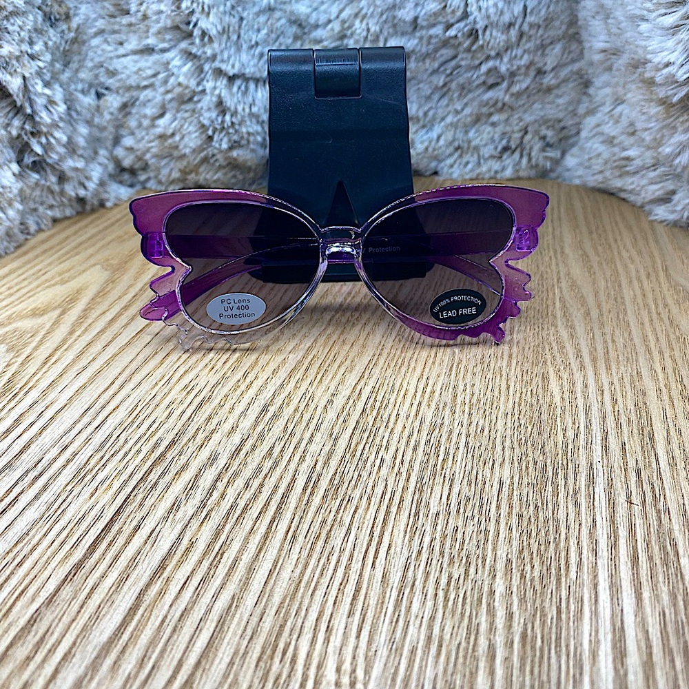 BRAND NEW✨
KIDS SUNGLASSES
BUTTERFLY EYEWEAR ACCESSORY
LEAD FREE
UV PROTECTION